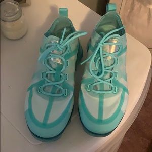 Turquoise nike vapor max